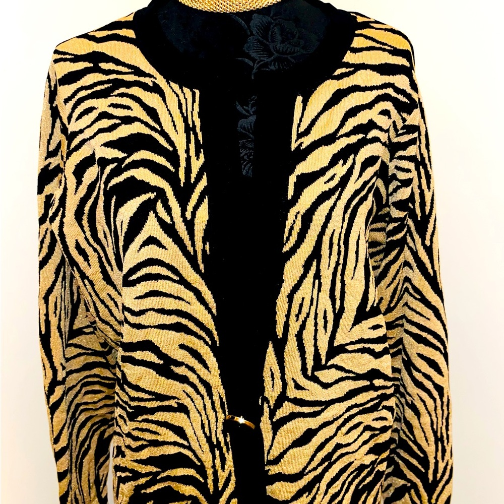 Beautiful Jones of New York Signature Woman Animal Print Sweater!